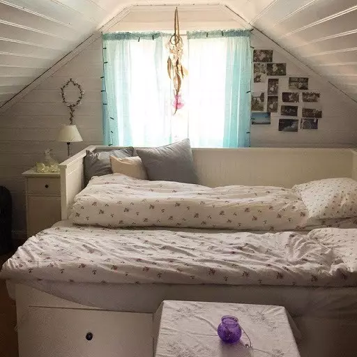 女の子のための現代の寝室のデザイン：配置のニュアンスと50の例 10014_51
