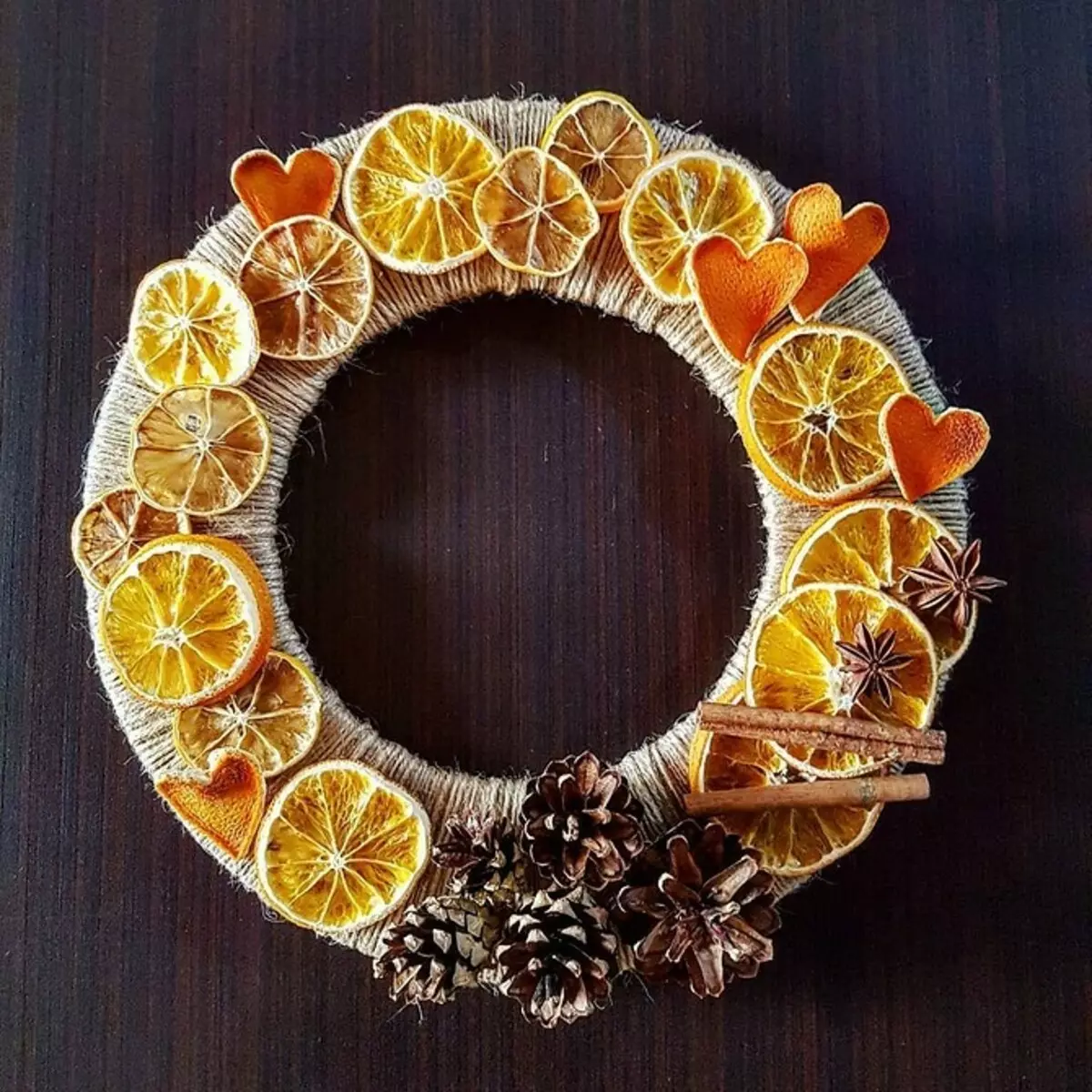 Hoe kinne jo droege sinaasappels brûke foar Winter Decor 10026_21