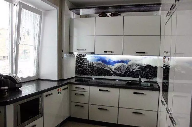 Küchenlayout 6 Meter mit Kühlschrank: Foto zu erfolgreichen Beispielen und Registrierungs-Tipps 10036_90