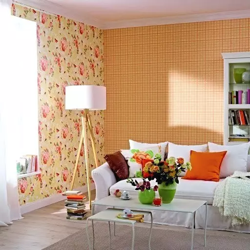 Idea menggabungkan kertas dinding di ruang tamu: tip berguna dan 40+ foto dalaman 10061_11