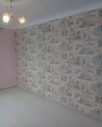 As idéias de combinar papel de parede na sala de estar: dicas úteis e 40 + fotos de interiores 10061_16