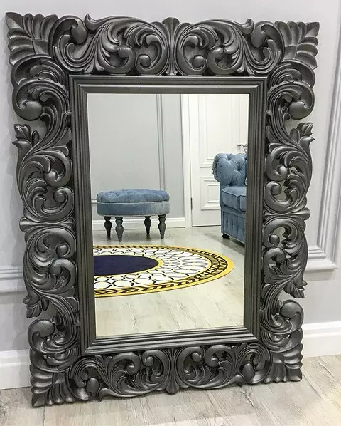 Zrkadlo v takom masívnom ráme ...