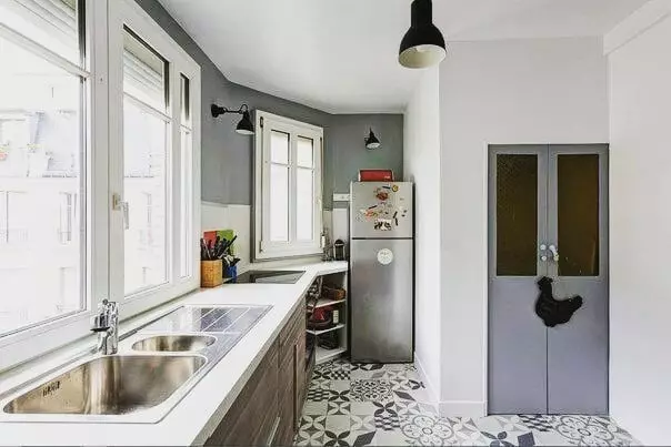 We ontwerpen het interieur van de keuken met een balkon of loggia: 30 delive ideeën met foto's 10074_27