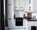 Khushchev मध्ये रेफ्रिजरेटर सह स्वयंपाकघर डिझाइन: 45 उदाहरणे जे पुनरावृत्ती केले जाऊ शकते 10089_23