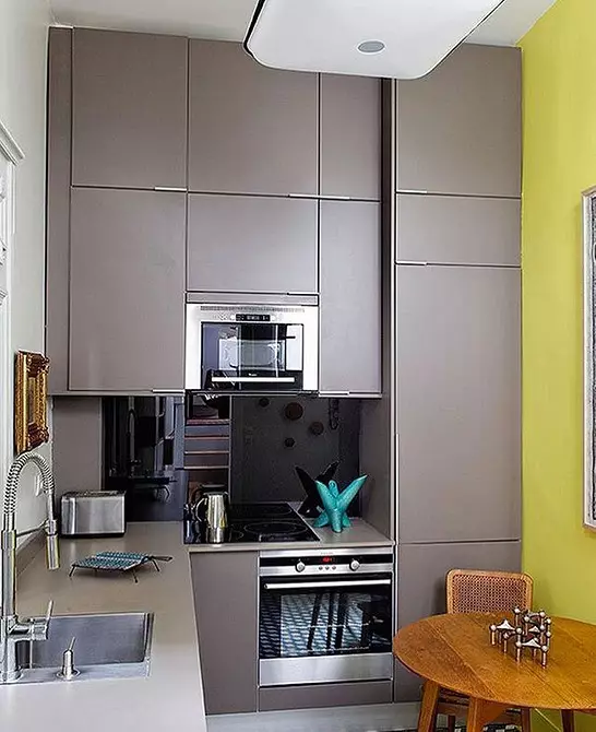 Kitchen design with refrigerator in Khrushchev: 45 examples that can be repeated 10089_26