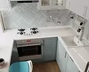 Khushchev मध्ये रेफ्रिजरेटर सह स्वयंपाकघर डिझाइन: 45 उदाहरणे जे पुनरावृत्ती केले जाऊ शकते 10089_49