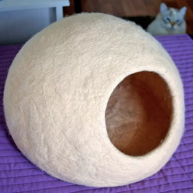7 homemade toys for cats that fit the modern interior 10104_54