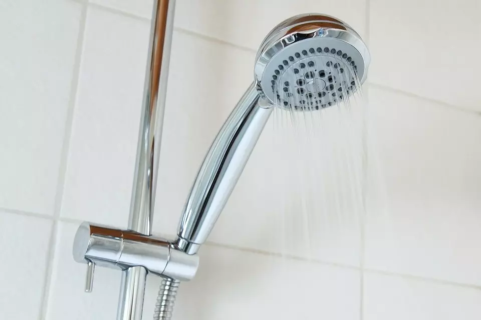 Reinigen Sie die Dusche: 9 Tipps, die für alle nützlich sein werden 10121_12