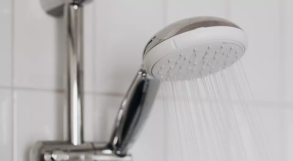Linisin ang shower ay maaaring: 9 mga tip na magiging kapaki-pakinabang sa lahat 10121_7