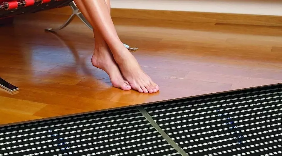 Instalação do piso quente do filme sob o laminado: instrução de passo a passo completo