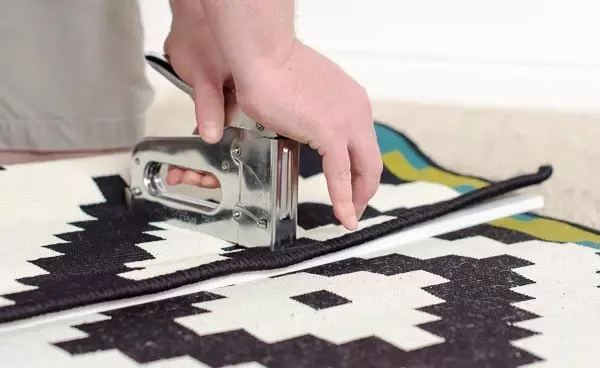 Como transformar alfombras orzamentarias de IKEA: 9 ideas impresionantes 10125_41