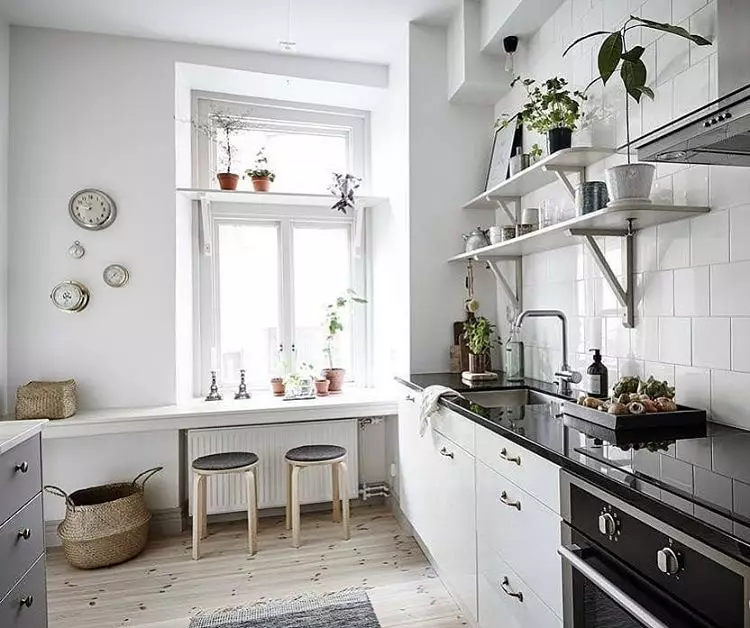 Papel tapiz para una cocina pequeña, espacio para aumentar visualmente: 50 mejores ideas 10129_20
