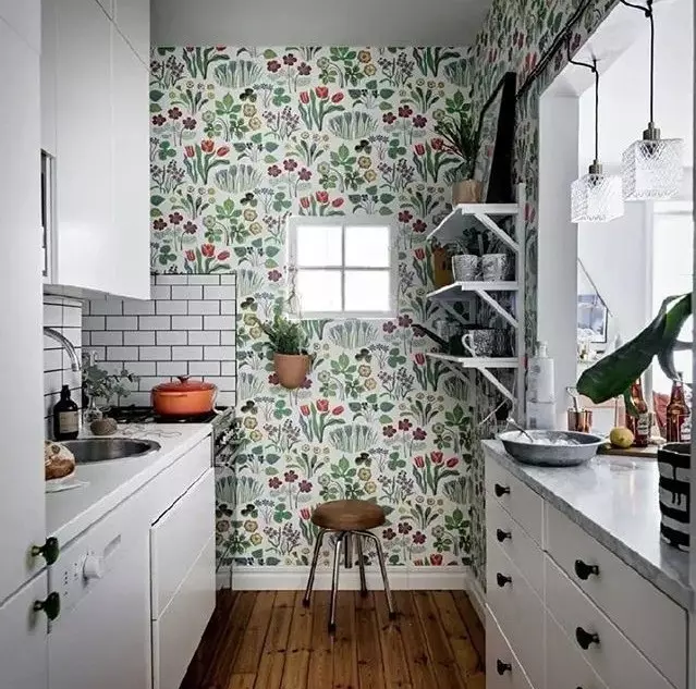 Wallpaper untuk masakan kecil, visual meningkatkan ruang: 50+ idea terbaik 10129_44