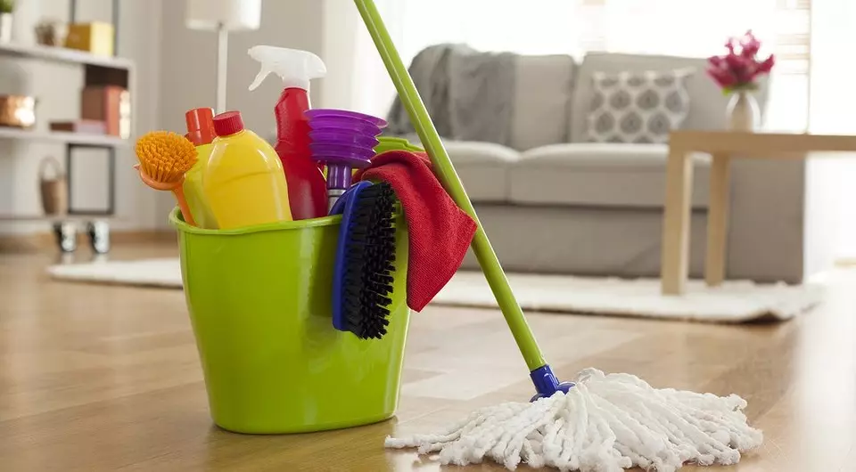 9 muligheder for brug af ammoniak alkohol i rengøring (du kan spare på husholdningskemikalier)