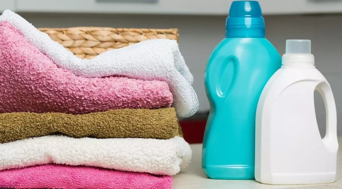 घरात सुक्या स्वच्छता कपडे: ते काय आहे आणि ते कसे घालवायचे