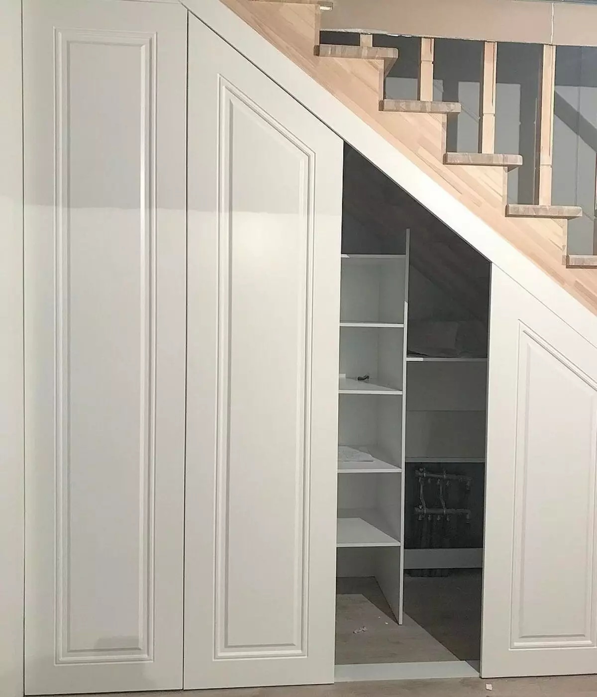 Garderobe under trappen