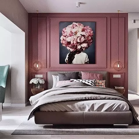Кревет во спалната соба