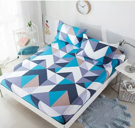 Sheet with geometric pattern