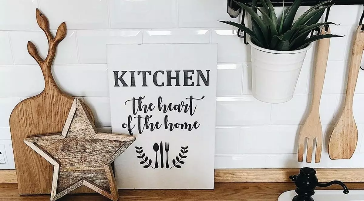 10 कारण आपल्याला आपल्या स्वत: च्या स्वयंपाकघर आवडत नाही आणि ते कसे निराकरण करायचे ते कारणे