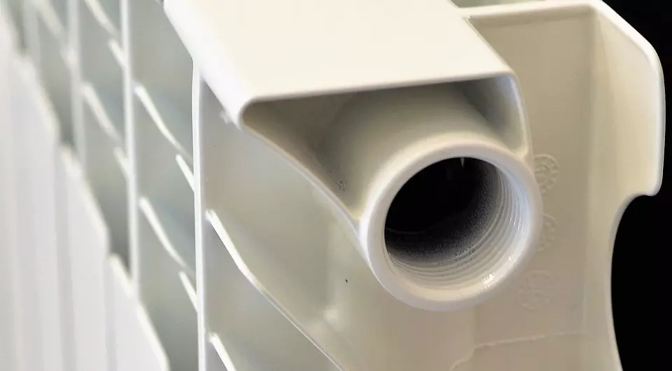 Niki cyiza, bimettalic cyangwa aluminium radiators: gereranya kandi uhitemo 10215_6
