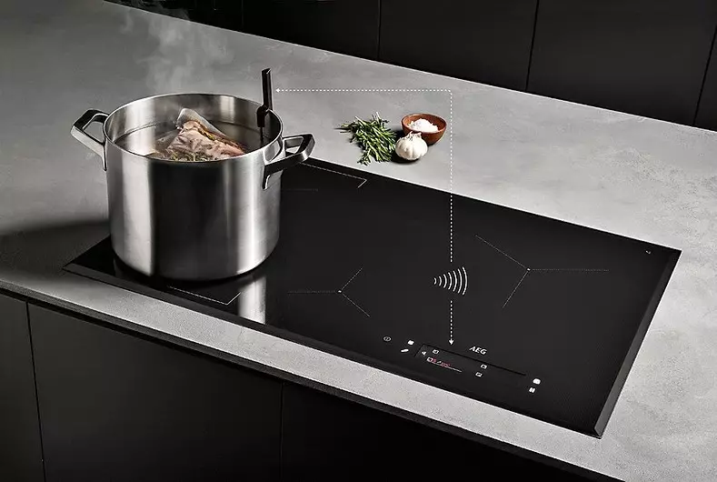 AEG SENSECOOK cooking panel equipped