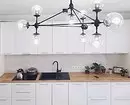 I-Kitchen Chandeliers ngesitayela sanamuhla: Izithombe eziyi-100 + zamamodeli amahle kakhulu namathiphu wokukhetha 10228_47