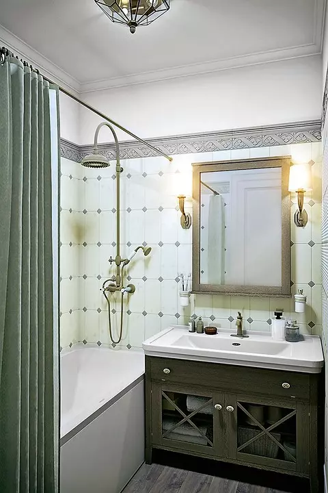 浴室裡的牆壁幾乎完全......