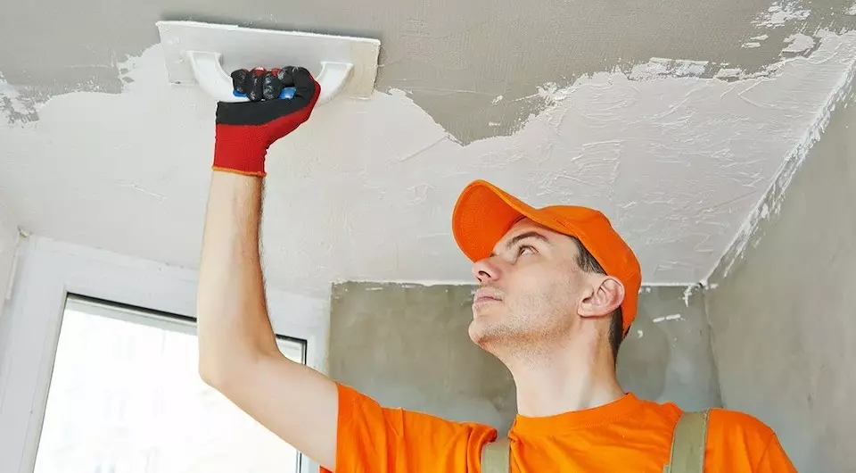 Hvad er bedre at justere loftet: Gips og plastering eller gipsplader?