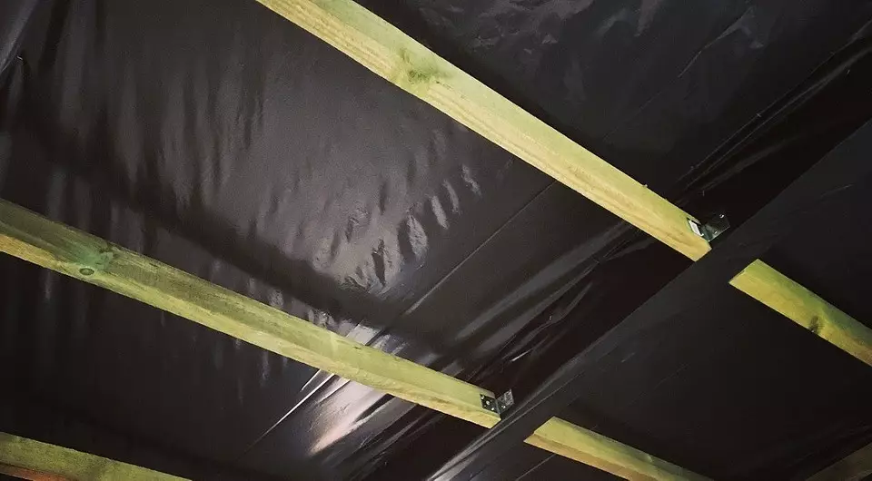 Insulation of a ceiling stitched