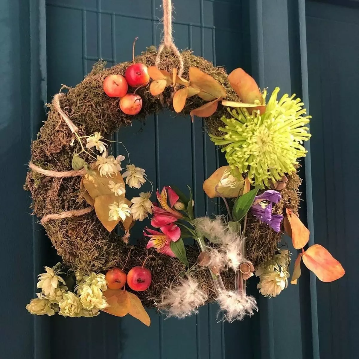 Do it yourself: we make the autumn garland and wreath on the door in the European style 10381_8