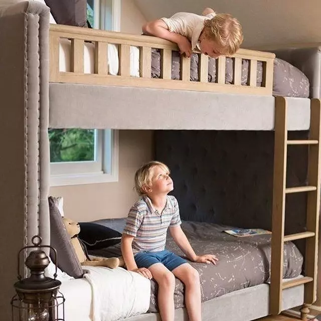 बच्चों के बंक बेड: मूल प्रकार, चयन युक्तियाँ और फोटो के साथ 20 विकल्प 10421_22