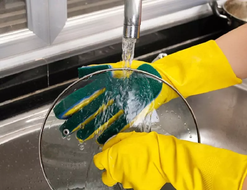 Gloves with sponge