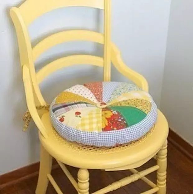Caso en una silla con sus propias manos: elija material, miga y coser 10453_85
