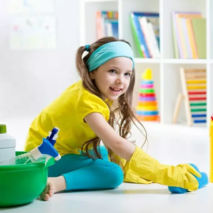 ایک بچے کو اپنی طرف متوجہ کرنے کے لئے کس طرح عام صفائی: تجاویز اور خیالات