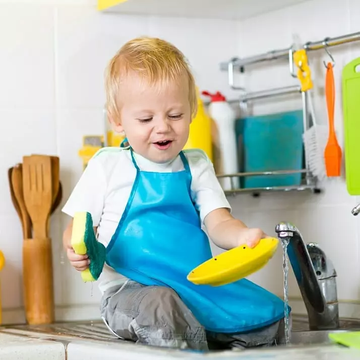 Hogyan vonzzák a gyermeket az őszi általános tisztításra: tippek és ötletek