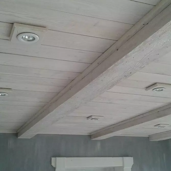 Leseni strop v apartmaju: Kaj storiti in kako namestiti sebe 10566_33