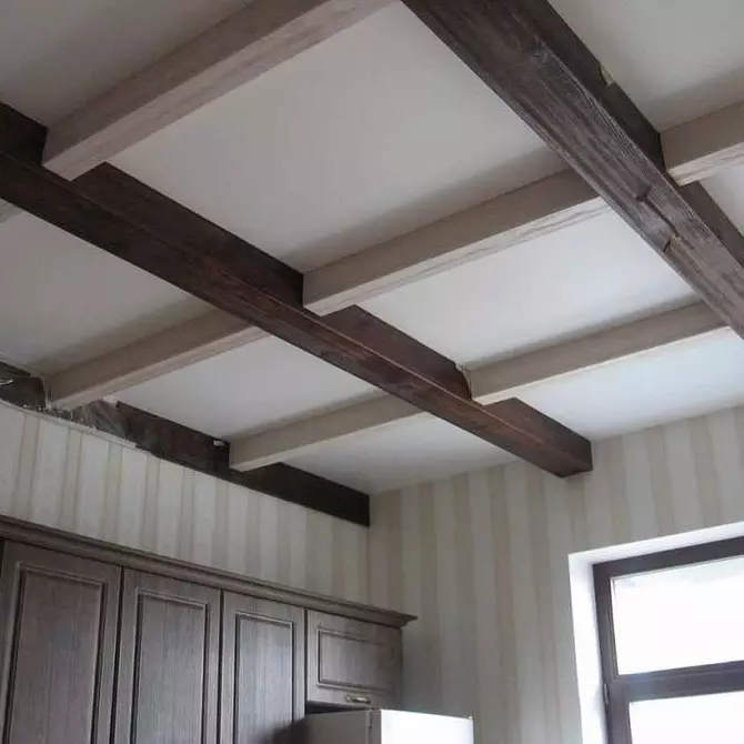 Soffitto in legno nell'appartamento: cosa fare e come installare te stesso 10566_56