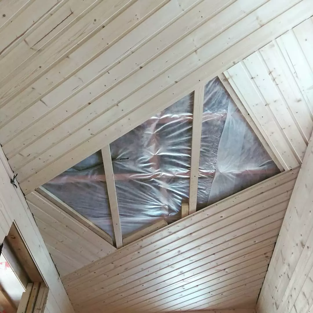 Дървен таван
