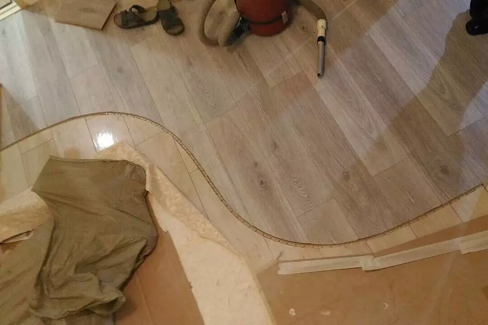 Laminate at tile jack: 7 na bersyon ng pagganap at mga tampok ng trabaho 10573_85