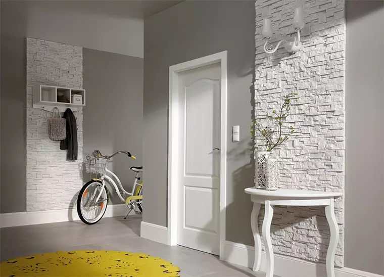 Опции за декорација на ѕид во ходникот: 10 најдобри материјали и функции за дизајн 10576_141