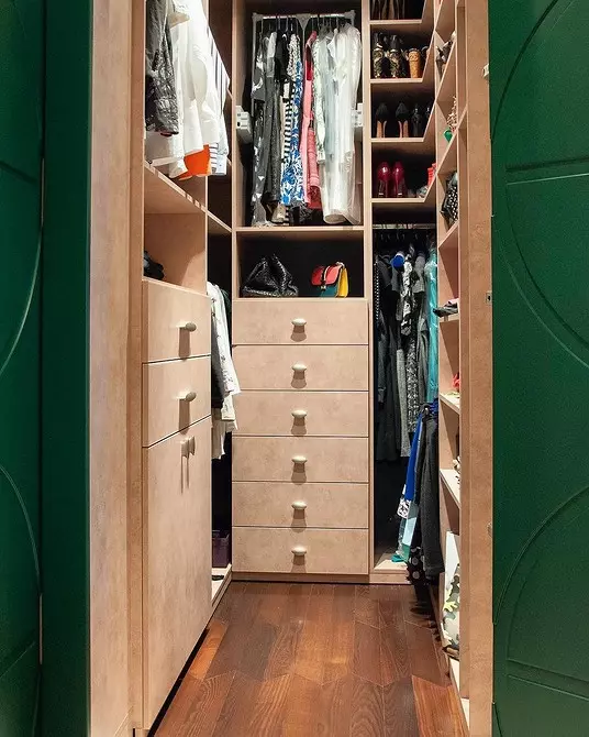 10 Untwerp hacks foar in lytse garderobe keamer 10589_36