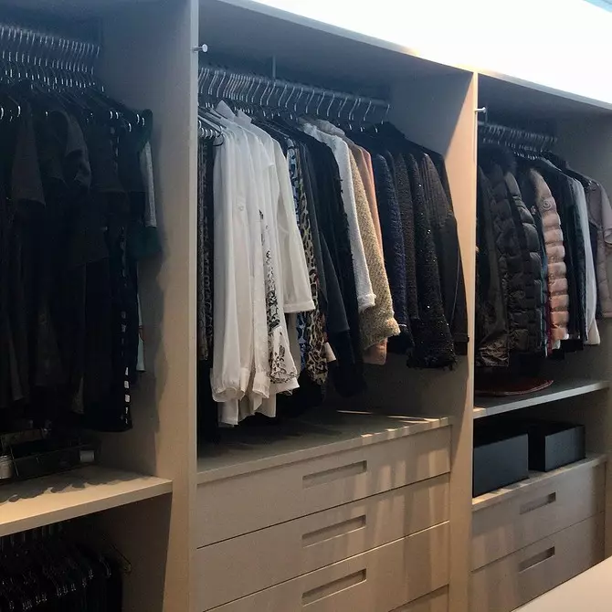 10 Disinn hacks għal kamra tal-wardrobe żgħira 10589_46