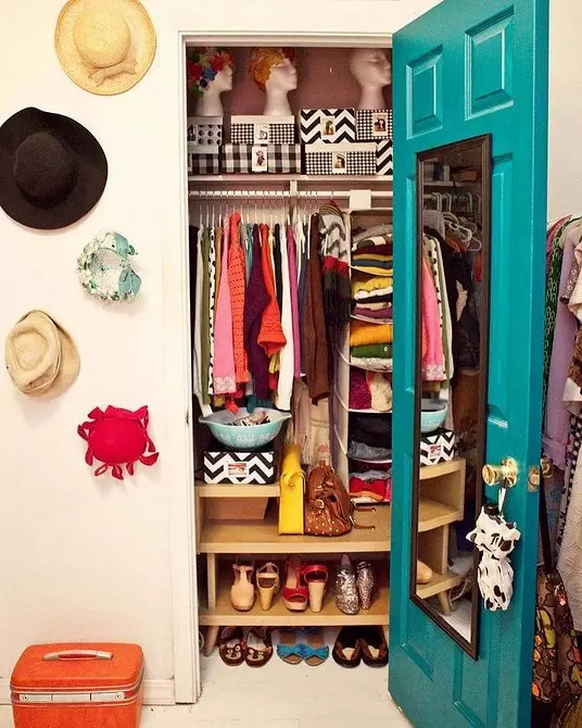 10 design hacks for a small wardrobe room 10589_60