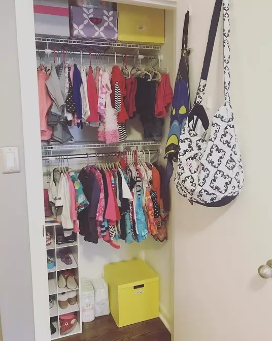 10 Design Hacks para sa isang maliit na wardrobe room 10589_99