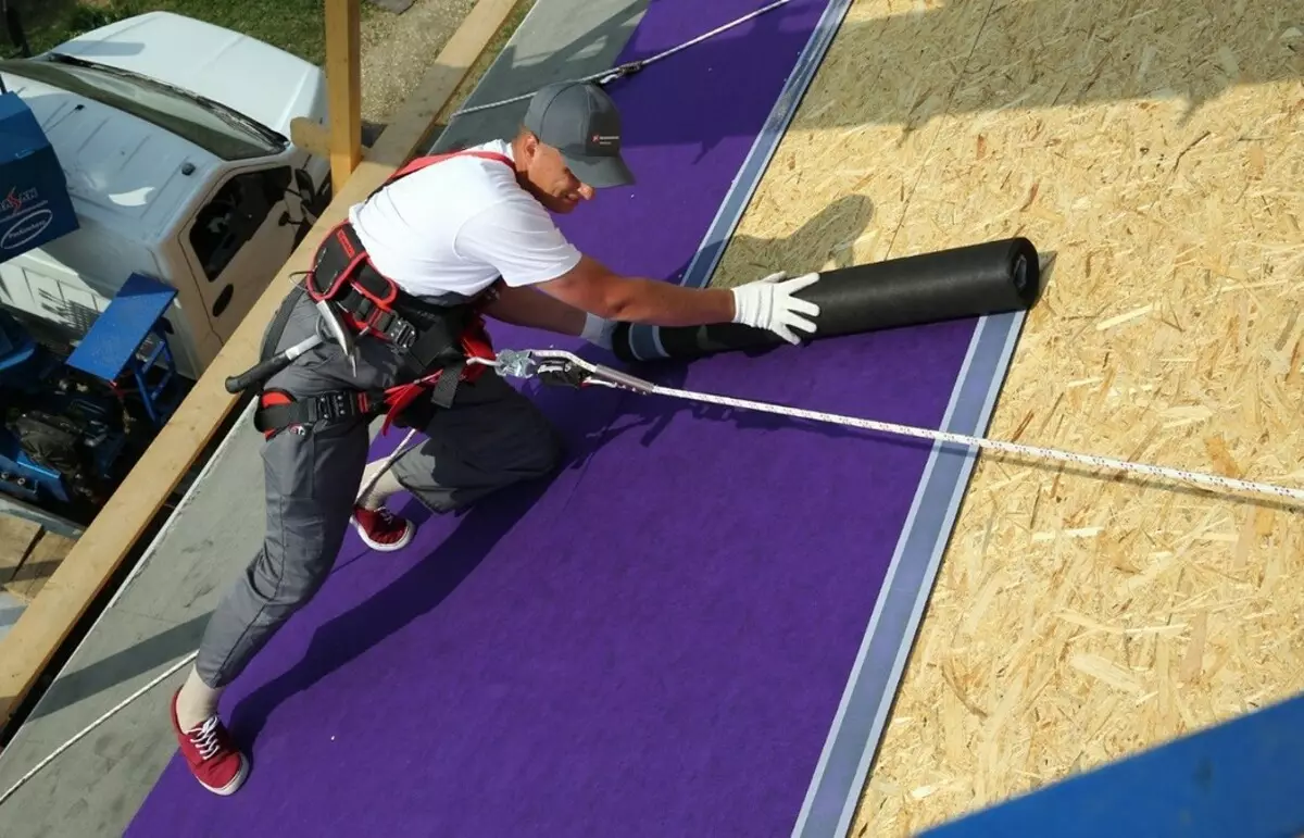 Hoe maak je een voering tapijt van tijdelijk dak? 10599_11