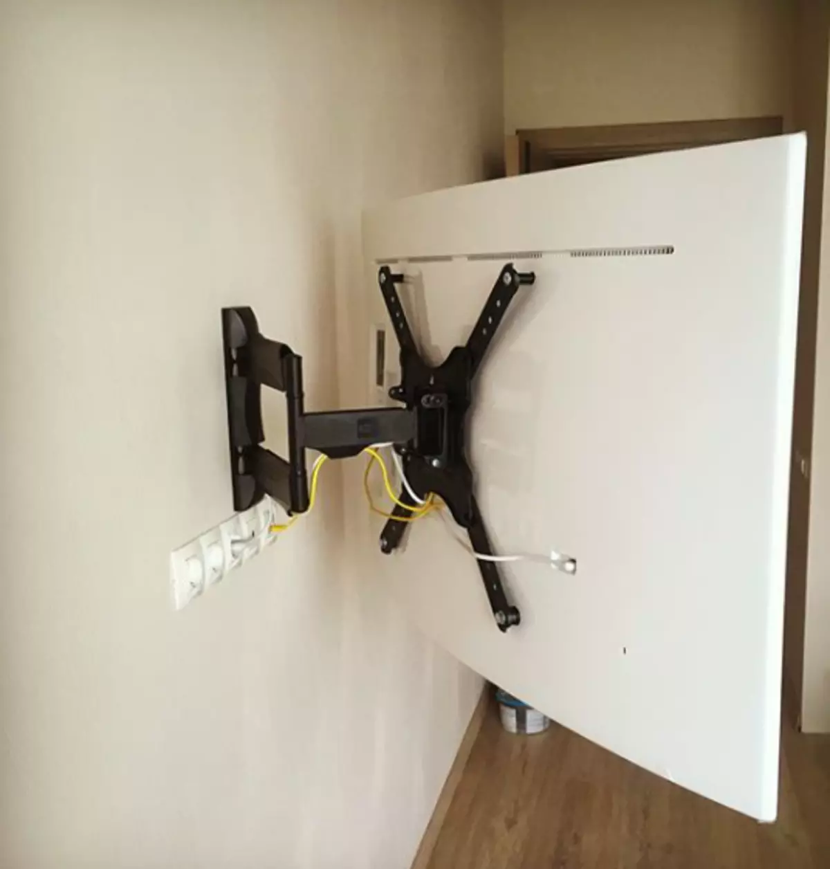 Cómo colgar un televisor en la pared: instrucciones paso a paso 10605_25