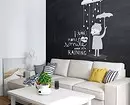 Com organitzar una paret d'accent a la sala d'estar: 8 idees fresques i 17 exemples brillants 10613_24