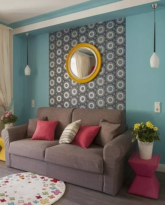 Com organitzar una paret d'accent a la sala d'estar: 8 idees fresques i 17 exemples brillants 10613_5