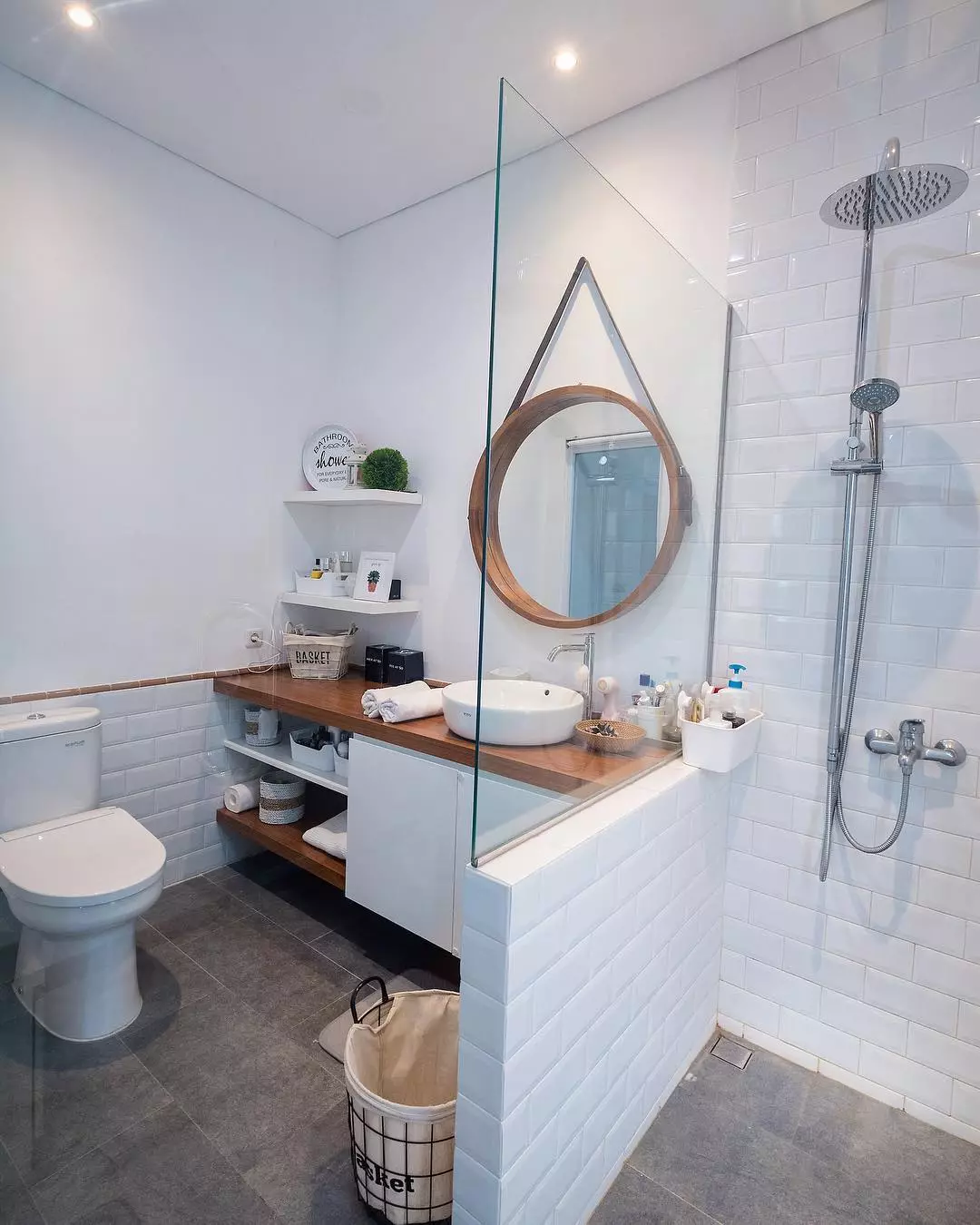 Stilvolles Badezimmer im modernen Stil: Foto, Idee