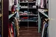 10 أخطاء متكررة في تنظيم غرفة خلع الملابس (وكيفية منعها)
